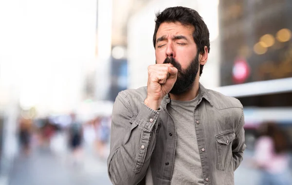 Όμορφος Άνδρας Γενειάδα Βήχας Πολύ Εξωτερικούς Χώρους — Φωτογραφία Αρχείου