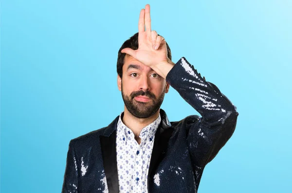 Hombre Con Chaqueta Haciendo Estúpido Signo Sobre Fondo Colorido —  Fotos de Stock