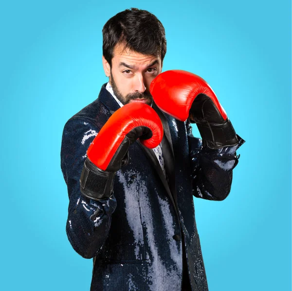 Homem Com Jaqueta Com Luvas Boxe Sobre Fundo Colorido — Fotografia de Stock