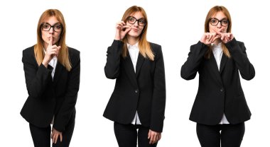 Sessizlik jest yapma genç iş kadını kümesi