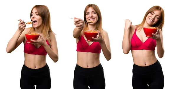 Aantal Jonge Sport Vrouw Granen Eten Uit Een Kom — Stockfoto