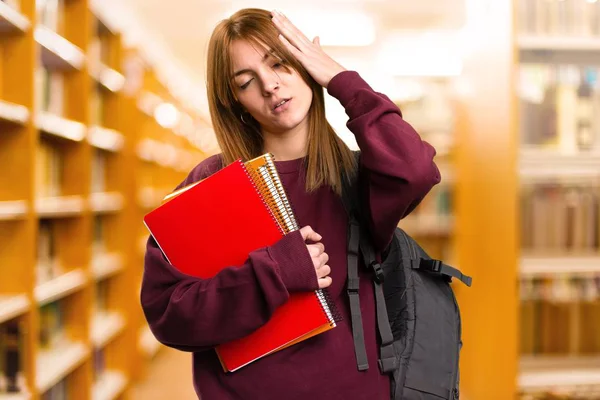 Mujer Estudiante Frustrado Fondo Desenfocado —  Fotos de Stock