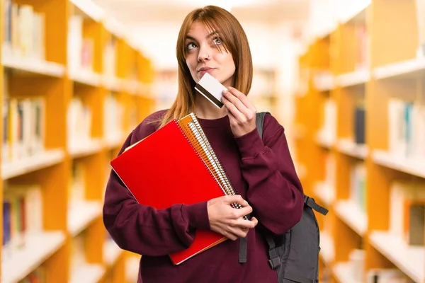 Student Woman Holding Credit Card Unfocused Background — Stock Photo, Image