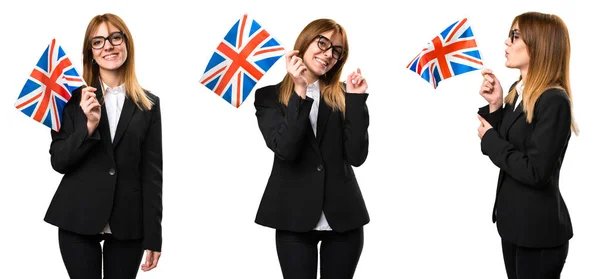 Aantal Jonge Zakenvrouw Houdt Een Vlag Van Het Verenigd Koninkrijk — Stockfoto