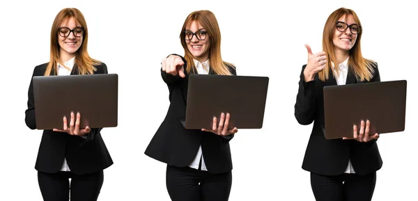 Aantal Jonge Zakenvrouw Met Laptop — Stockfoto