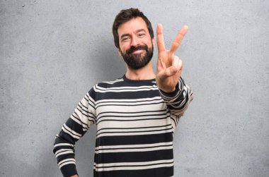 İki dokulu arka plan üzerinde sayma sakallı