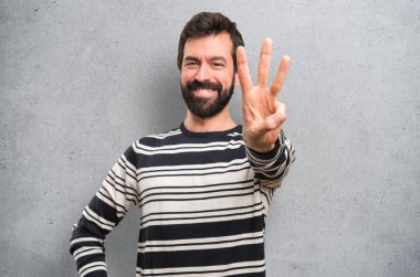 Üç deyince dokulu arka plan sayma sakallı