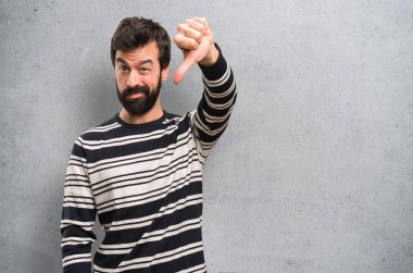 Sakallı kötü sinyal üzerinde dokulu arka plan yapma