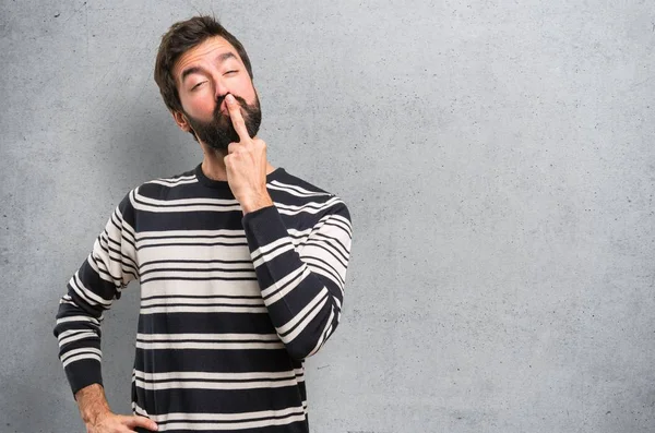 Hombre Con Barba Haciendo Gesto Cuerno Sobre Fondo Texturizado — Foto de Stock