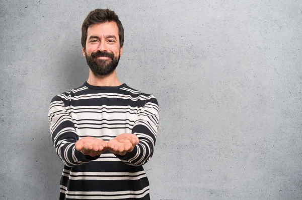 Man Beard Holding Something Textured Background — Stock Photo, Image