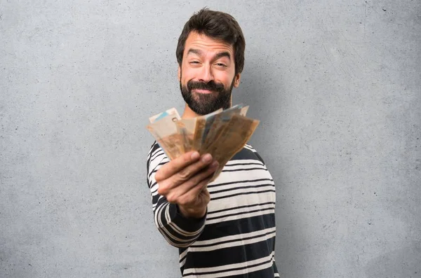 Hombre Feliz Con Barba Tomando Montón Dinero Fondo Texturizado — Foto de Stock