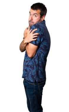 Beyaz arka plan üzerinde esmer adam buz gibi