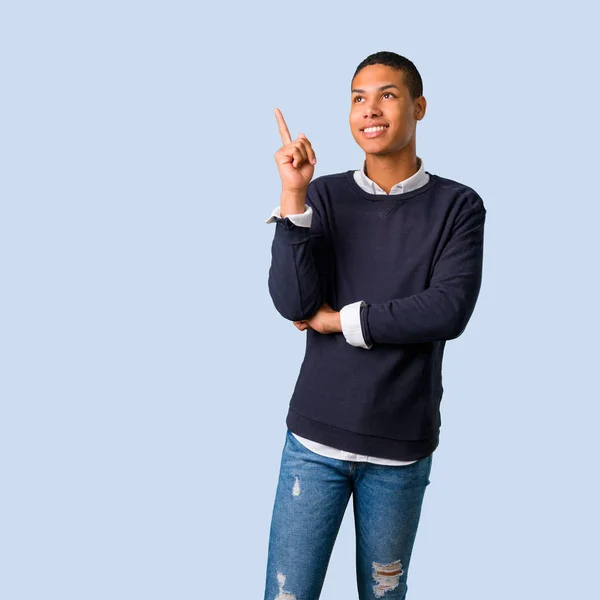 Jonge Afro Amerikaanse Man Wijzen Met Wijsvinger Een Geweldig Idee — Stockfoto