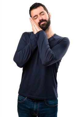 Uyku jest yapma sakallı yakışıklı adam