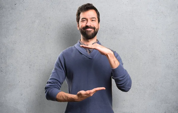 Handsome Brunette Man Beard Holding Something Textured Background — Stock Photo, Image