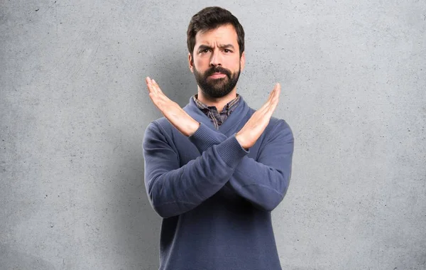 Hombre Guapo Morena Con Barba Haciendo Ningún Gesto Sobre Fondo — Foto de Stock