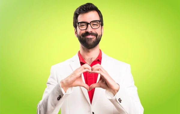 Morena Homem Com Óculos Fazendo Coração Com Mãos Fundo Colorido — Fotografia de Stock