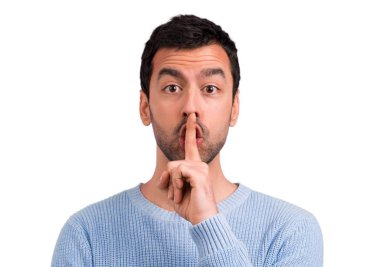 Yakışıklı adam ağız ve sessizlik bir jest kapanış bir işaret gösteren