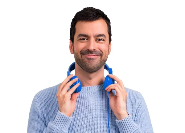 Człowiek Niebieski Sweter Słuchanie Muzyki Przez Słuchawki — Zdjęcie stockowe