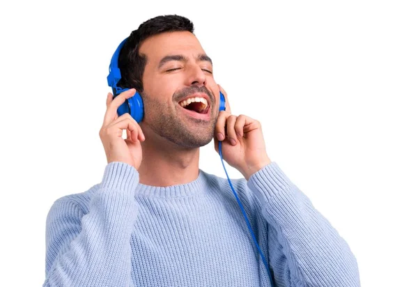 Άνθρωπος Γαλάζιο Πουλόβερ Ακούτε Μουσική Ακουστικά — Φωτογραφία Αρχείου