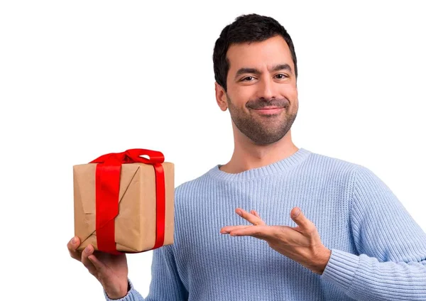 Mann Mit Blauem Pullover Hält Geschenkboxen Den Händen — Stockfoto