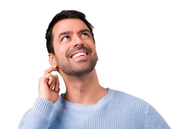 Ayakta ve bir fikir düşünce yakışıklı adam