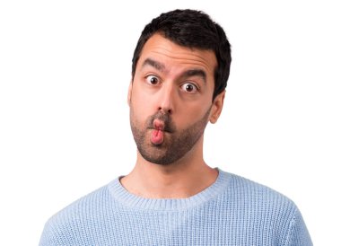 Yakışıklı adam komik ve çılgın yüz duygu yapar