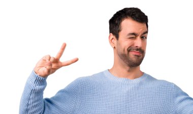 Yakışıklı adam dil komik göz olan kameraya gösterilen