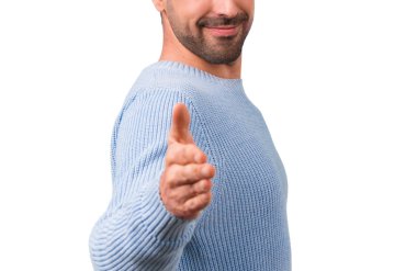 İyi bir anlaşma sonra yakışıklı adam el sıkışma