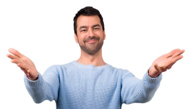 Sunulması ve gelmek davet yakışıklı adam