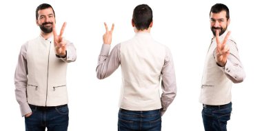 Yakışıklı iki sayım yelek ile kümesi