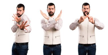 Yakışıklı adam hiç jest yapma yelek ile ayarla