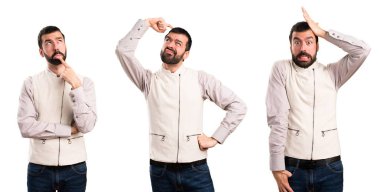 Şüpheleri yelek yakışıklı adamla kümesi