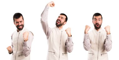 Şanslı yakışıklı erkek yelek ile kümesi