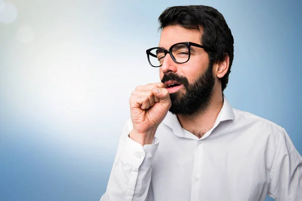 Schöner Mann Mit Brille Der Viel Hustet Auf Blauem Hintergrund — Stockfoto