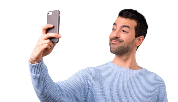 Man Med Blå Tröja Med Mobiltelefon — Stockfoto