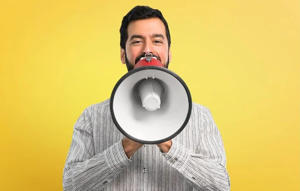 Hombre Guapo Con Barba Sosteniendo Megáfono —  Fotos de Stock