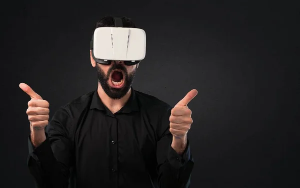 Homem Bonito Com Barba Usando Óculos Fundo Preto — Fotografia de Stock