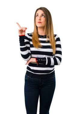 Harika bir fikir işaret parmağı ile işaret sarışın youn kız