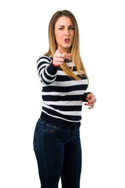 Sarışın youn kız kızgın ve Öfkeli öfkeli jest olarak