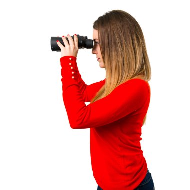 Dürbün ile sarışın genç kadın