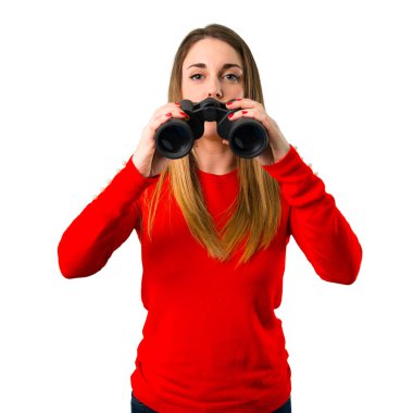 Dürbün ile sarışın genç kadın