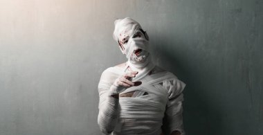 Terrorific anne dokulu duvar arka plan üzerinde. Cadılar Bayramı tatil