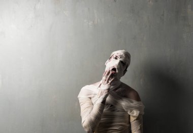 Terrorific anne dokulu duvar arka plan üzerinde. Cadılar Bayramı tatil