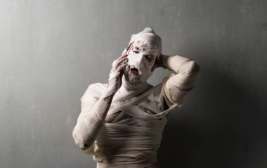 Terrorific anne dokulu duvar arka plan üzerinde. Cadılar Bayramı tatil