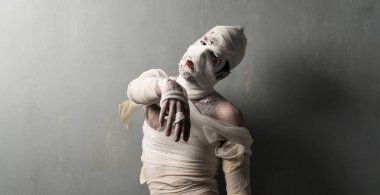 Terrorific anne dokulu duvar arka plan üzerinde. Cadılar Bayramı tatil