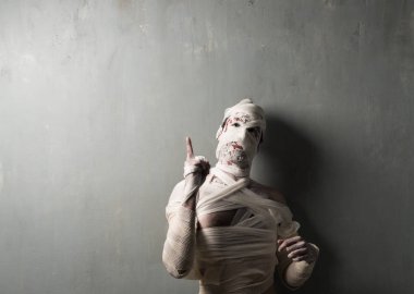 Terrorific anne dokulu duvar arka plan üzerinde. Cadılar Bayramı tatil