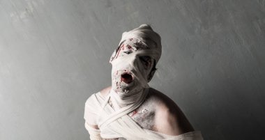 Terrorific anne dokulu duvar arka plan üzerinde. Cadılar Bayramı tatil