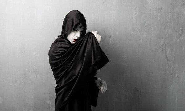 Костюм вампира на Хэллоуин
