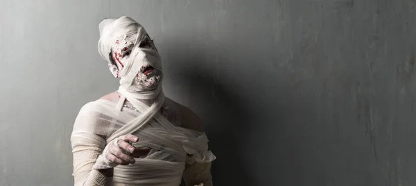 Terrorische Mumie Auf Strukturiertem Wandhintergrund Halloween Feiertage — Stockfoto